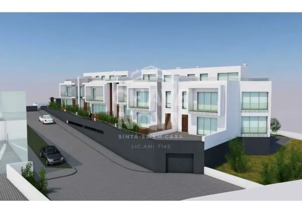 Excelente Terreno com Projeto Aprovado para Construção de Moradias Geminadas - 2