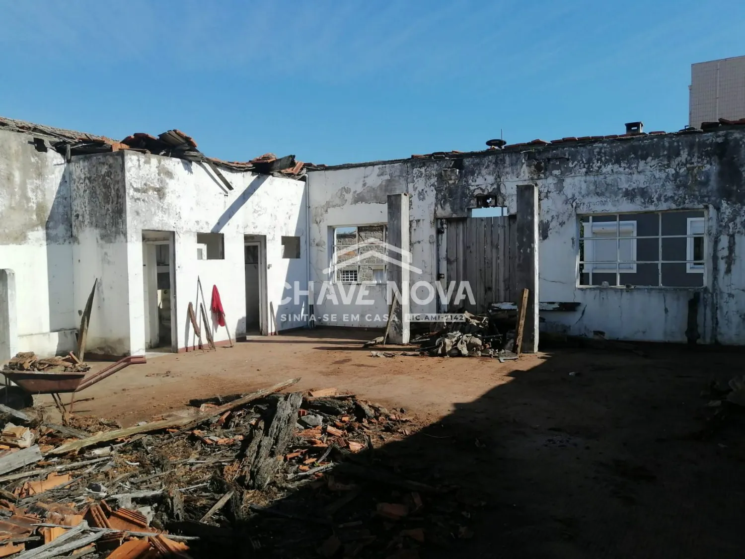 Armazém em Valadares em Zona ARU - 2
