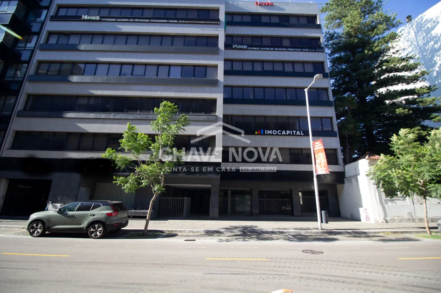 Estabelecimento Comercial de 2 frentes com 2 pisos na Avenida da Boavista