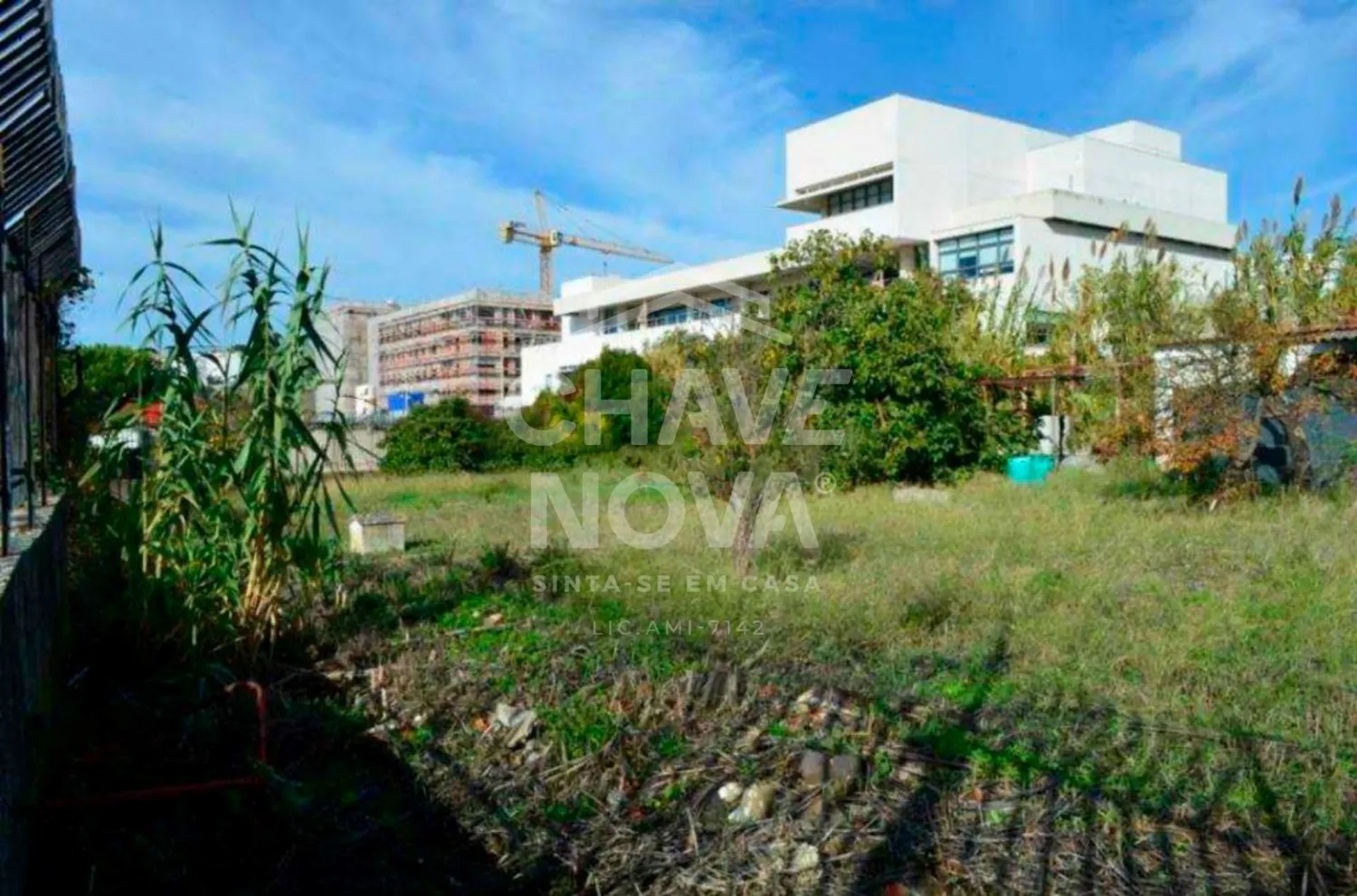 Terreno rústico com possibilidade de passar a urbano, com a área total de 2000m2.  - 3