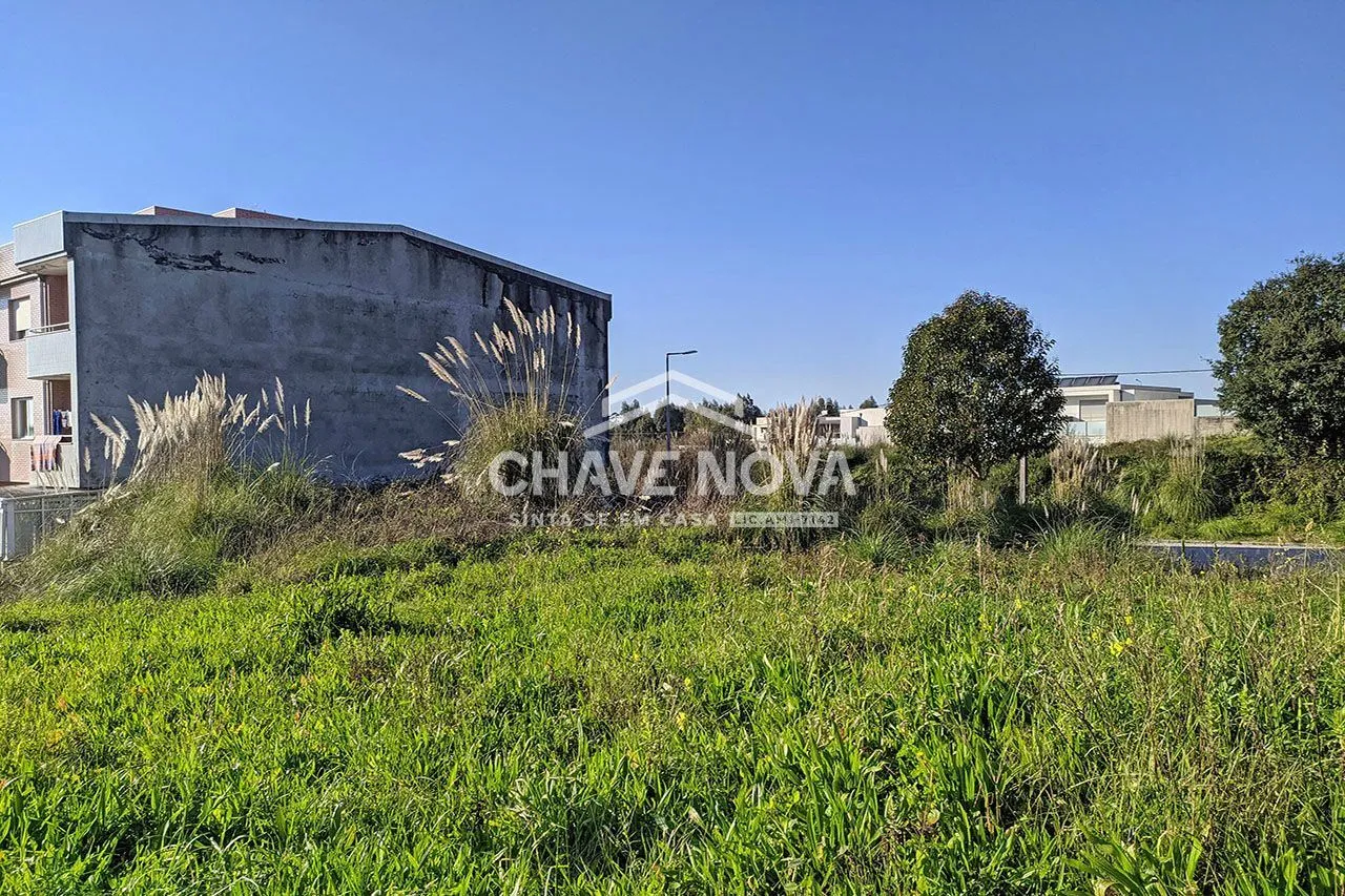 Terreno para construção em altura em Nogueira da Regedoura - Stª. Mª. da Feira - 2
