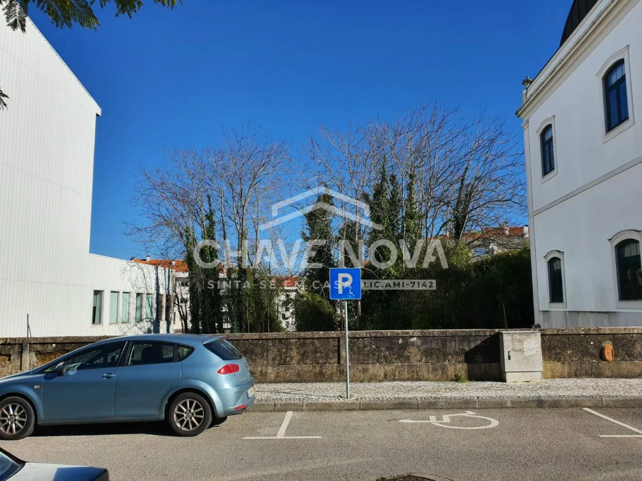 Vende-se Terreno e Moradia para Construção ou Restauro no centro Oliveira do Bairro