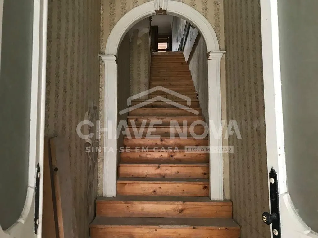 Prédio de 2 pisos com utilização independente no Centro de Matosinhos.