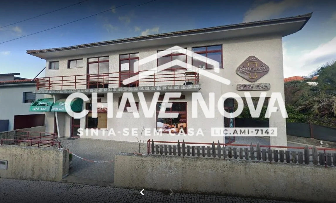 Edifício comercial (restauração) - Centro de Resende - Zona do Douro.