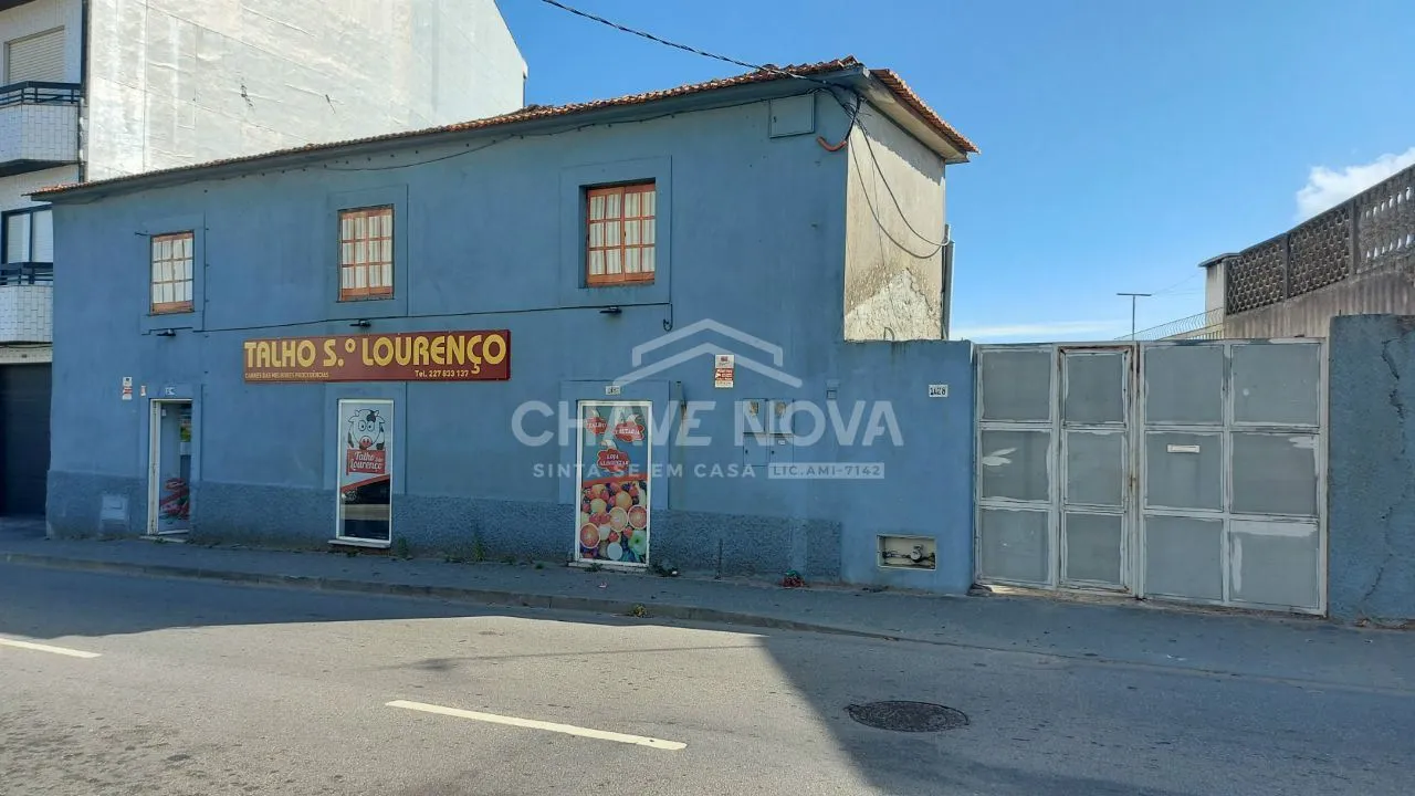 Moradia com espaço comercial