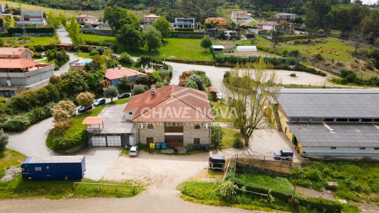 Quinta em Guimarães c/ capacidade de construção de 3000M2  - 2