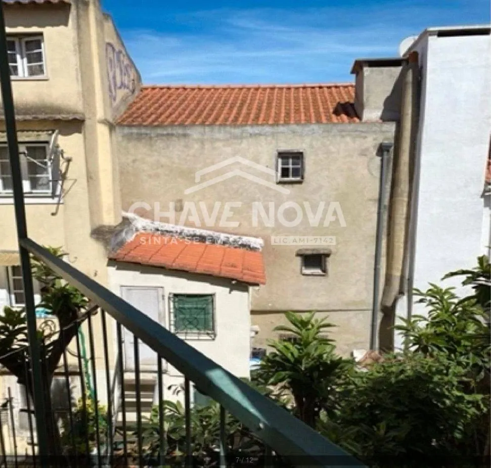 Prédio para recuperar na Rua das Fontainhas a São Lourenço em Lisboa - 2
