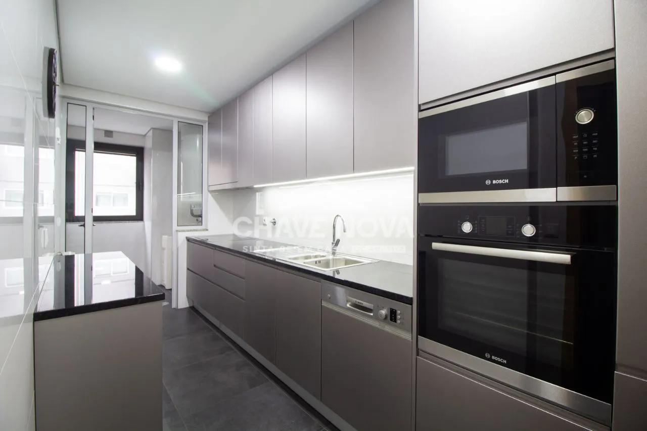 Excelente Apartamento T2, em pleno coração da Boavista - 3