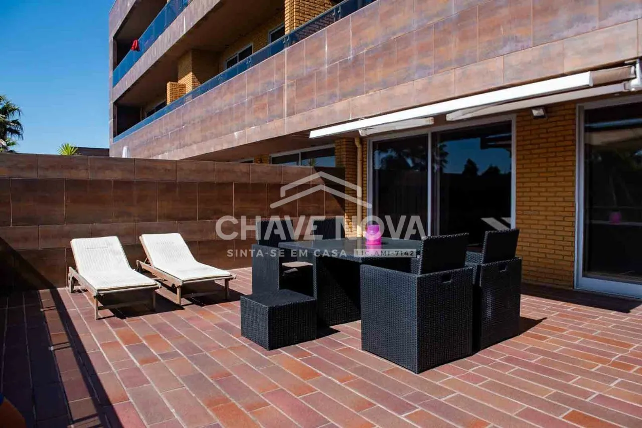 Apartamento T2 com terraço e box em condomínio fechado com piscina  - 3