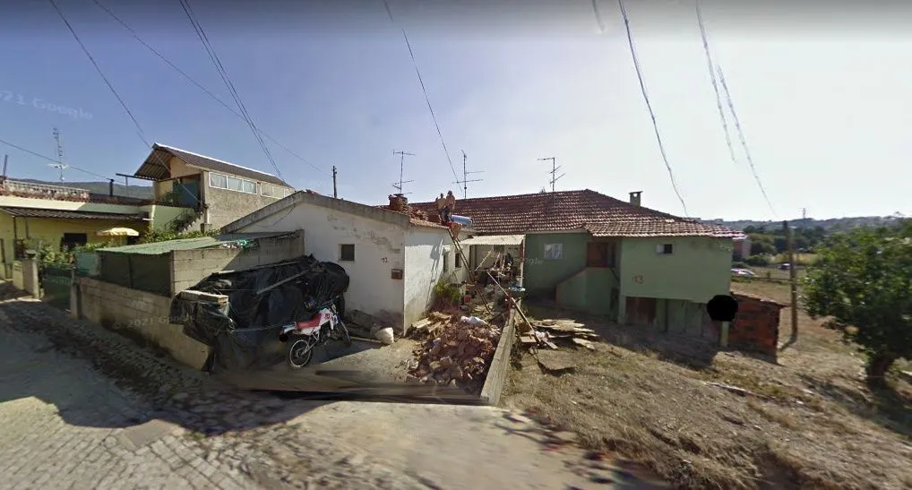 Moradia para Recuperar a 1Km do Centro de Chaves - 2