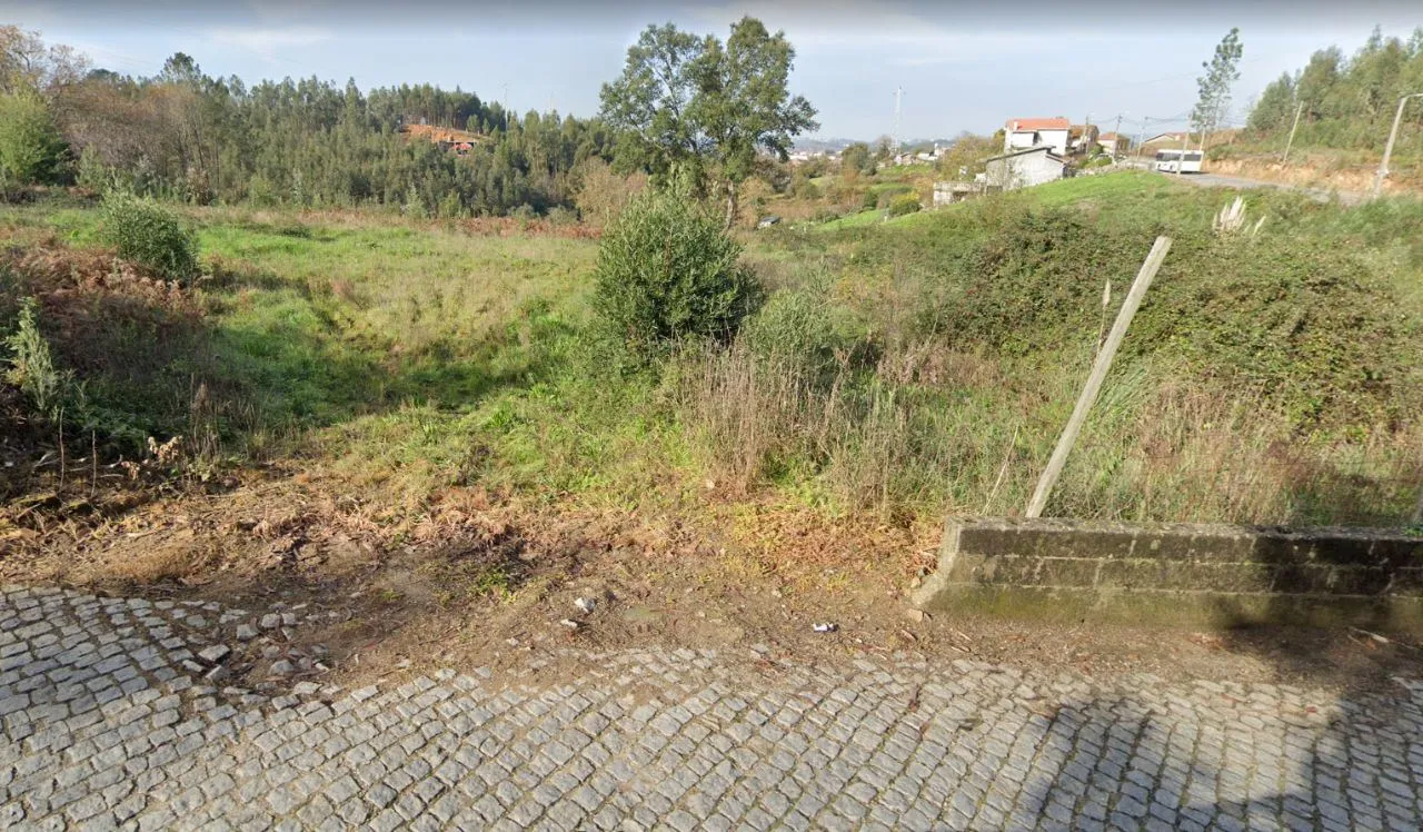 Terreno Urbano com 5254m2 em Lever, V. N. Gaia - 2
