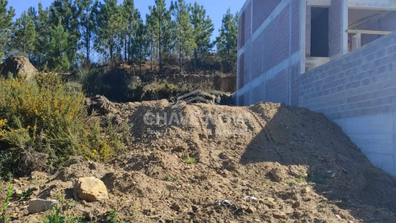 Lote p/ construção de Moradia em banda c/ Piscina - Oliveira de Azeméis 