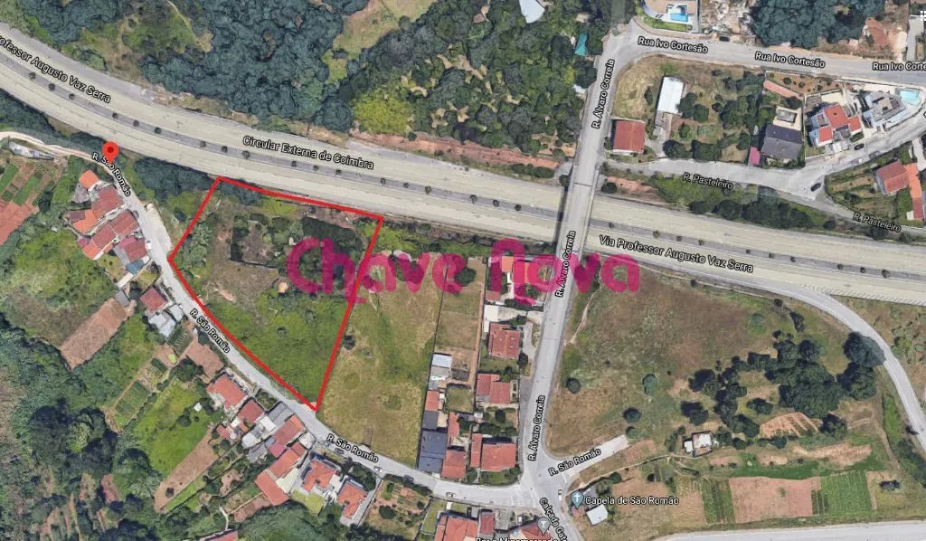 Terreno com área de cultivo