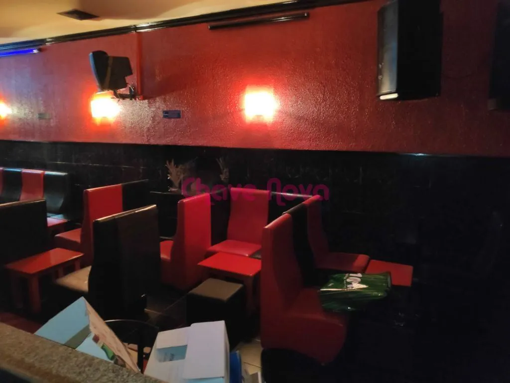 Bar Diurno-Nocturno localizado junto à estação de Campanhã. - 3