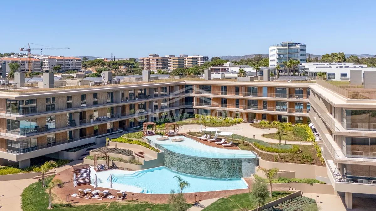Apartamento T2 de Luxo com Piscina em Quarteira