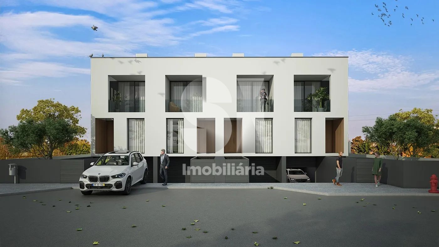 Moradia T3 com 3 Suites, Piscina e Rooftop