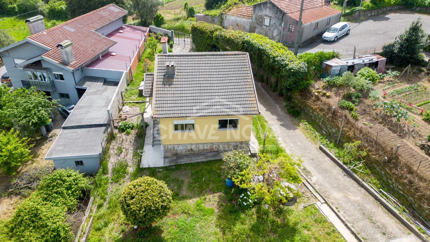 Moradia T3, inserida num terreno com 1500m²