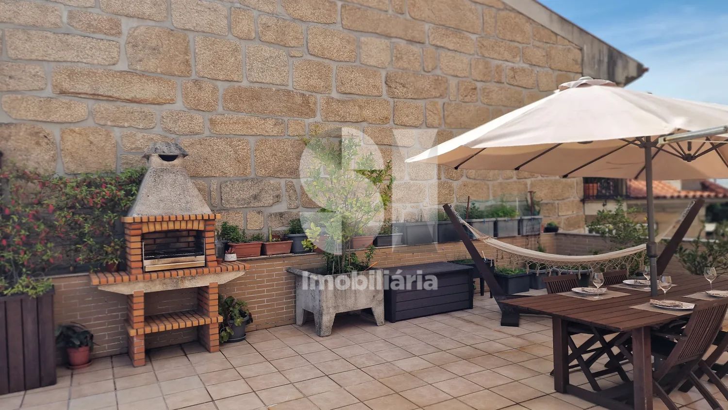 T2 com Grande Terraço de 110m2 | Gandra - Perto da CESPU