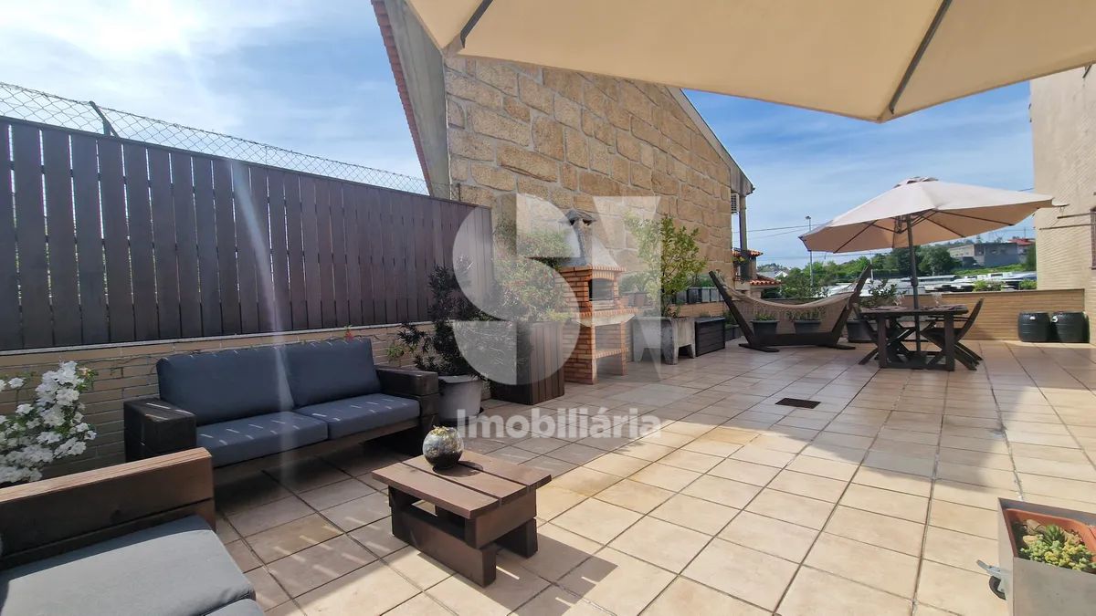 T2 com Grande Terraço de 110m2 | Gandra - Perto da CESPU