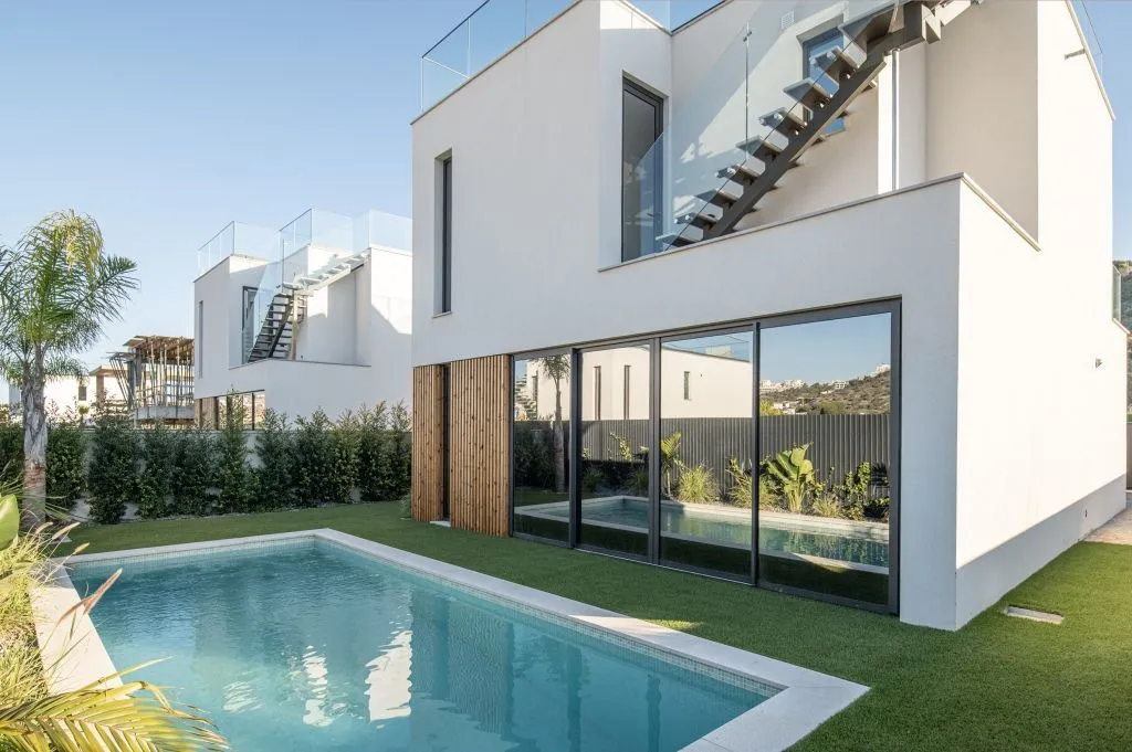 Nova Moradia Isolada estilo moderno com Piscina e Jacuzzi - 2