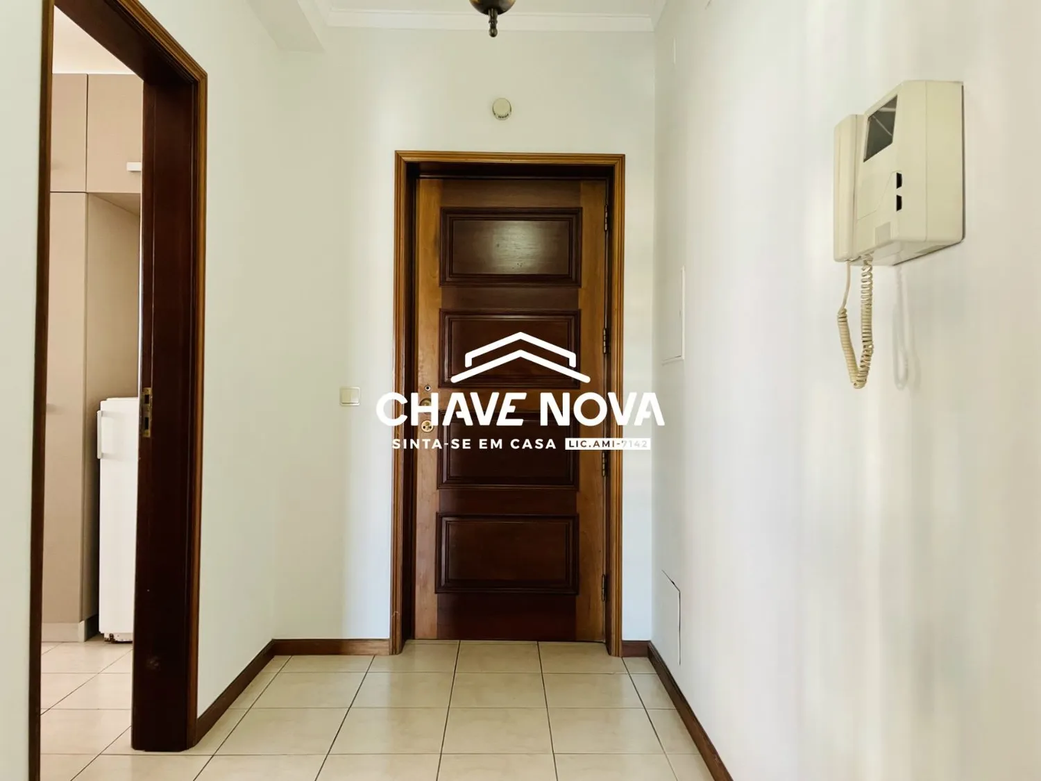 Apartamento T3 com Terraço junto à EN1 em Santa Maria da Feira - 2