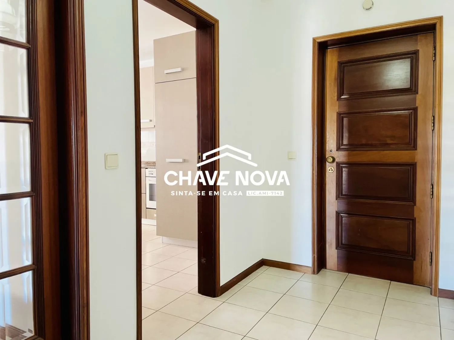 Apartamento T3 com Terraço junto à EN1 em Santa Maria da Feira - 3