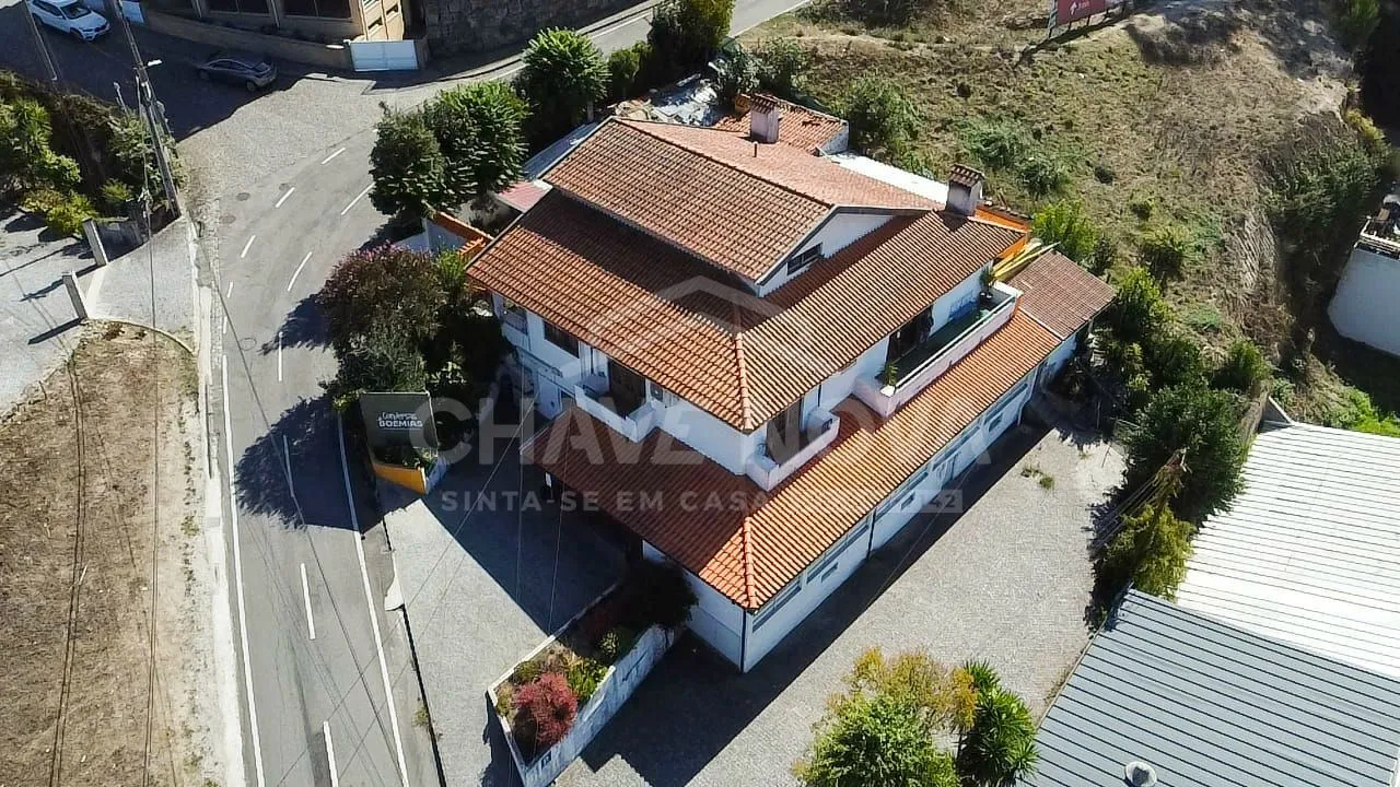 Moradia V5 com Vista Rio e Potencial de Investimento no Marco de Canaveses
