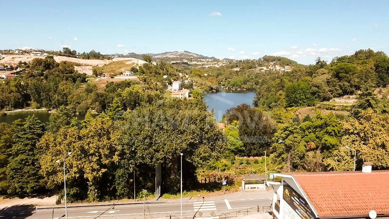 Moradia V5 com Vista Rio e Potencial de Investimento no Marco de Canaveses - 2