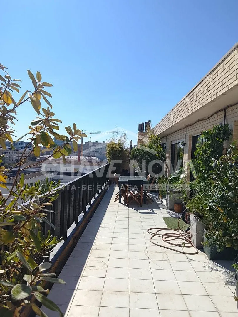 Apartamento T2 recuado, com 100m2 de terraço- Matosinhos Sul