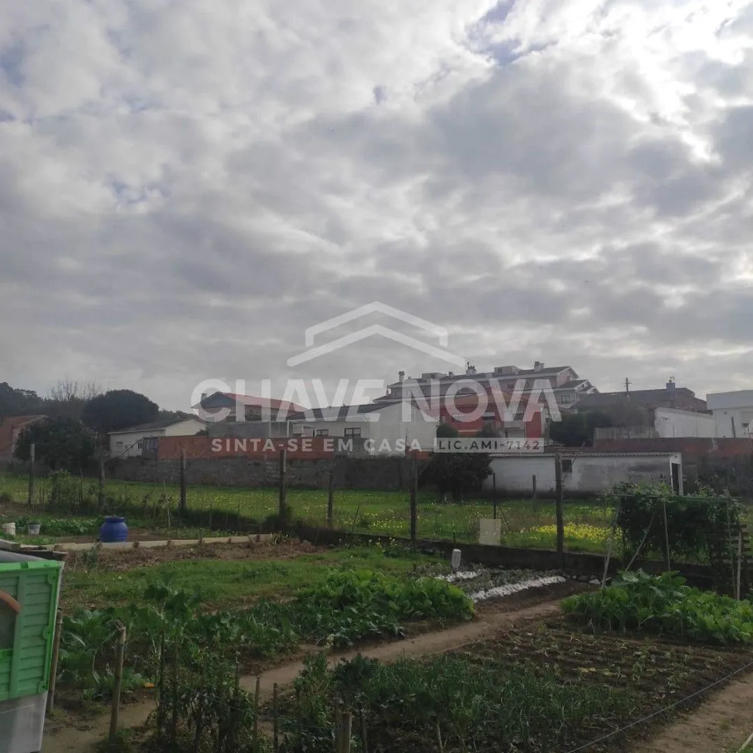 Lote c/Projeto Aprovado p/ 5 Moradias em Canelas 