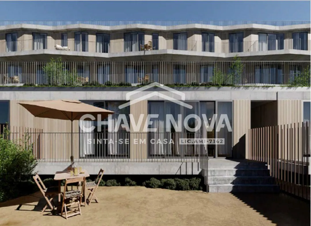 Apartamento T3 C/3 lugares de Garagem no Porto (Paranhos) - 2