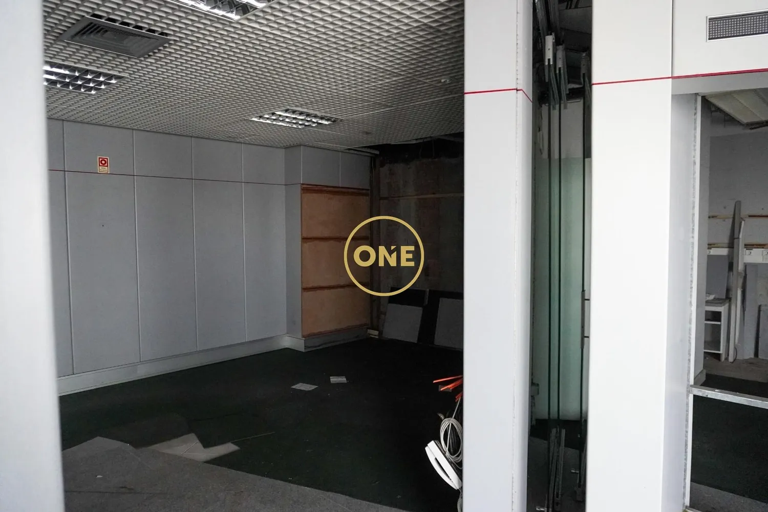 Shop for Rent in Lourosa — The Ideal Space for Your Business (€1,200/month) - 2