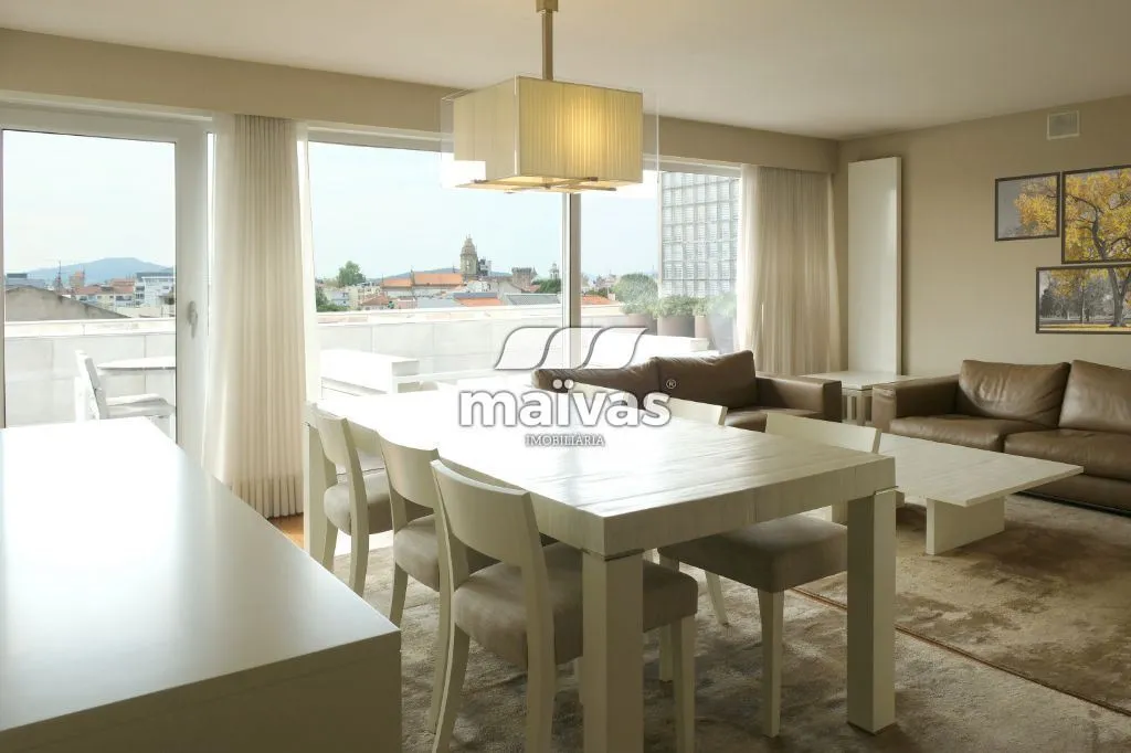 Apartamento T4 mobilado - 2
