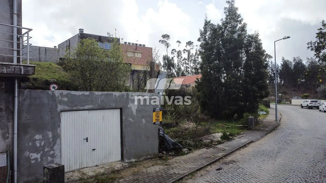 Lote para Moradia em Banda - 2