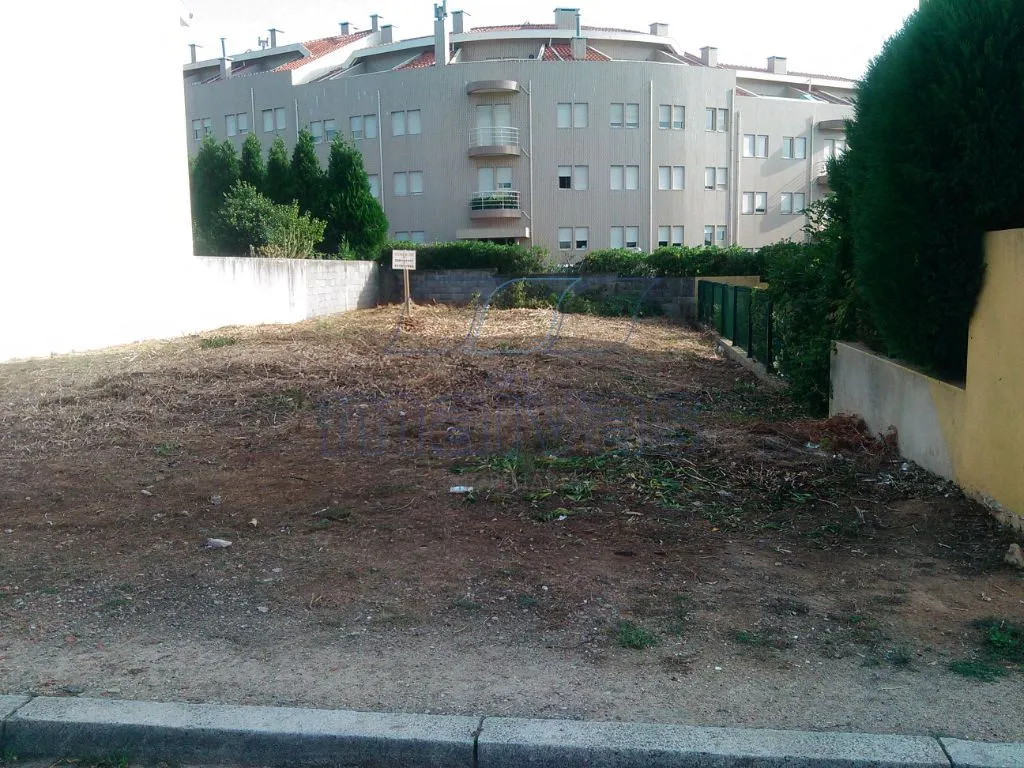 Terreno p/ construção de moradia em Gaia 