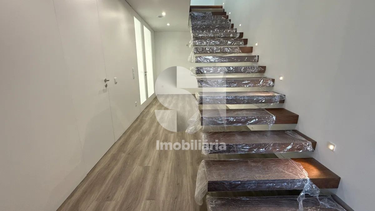 Moradia T4 Nova com Piscina no Castêlo da Maia - 2