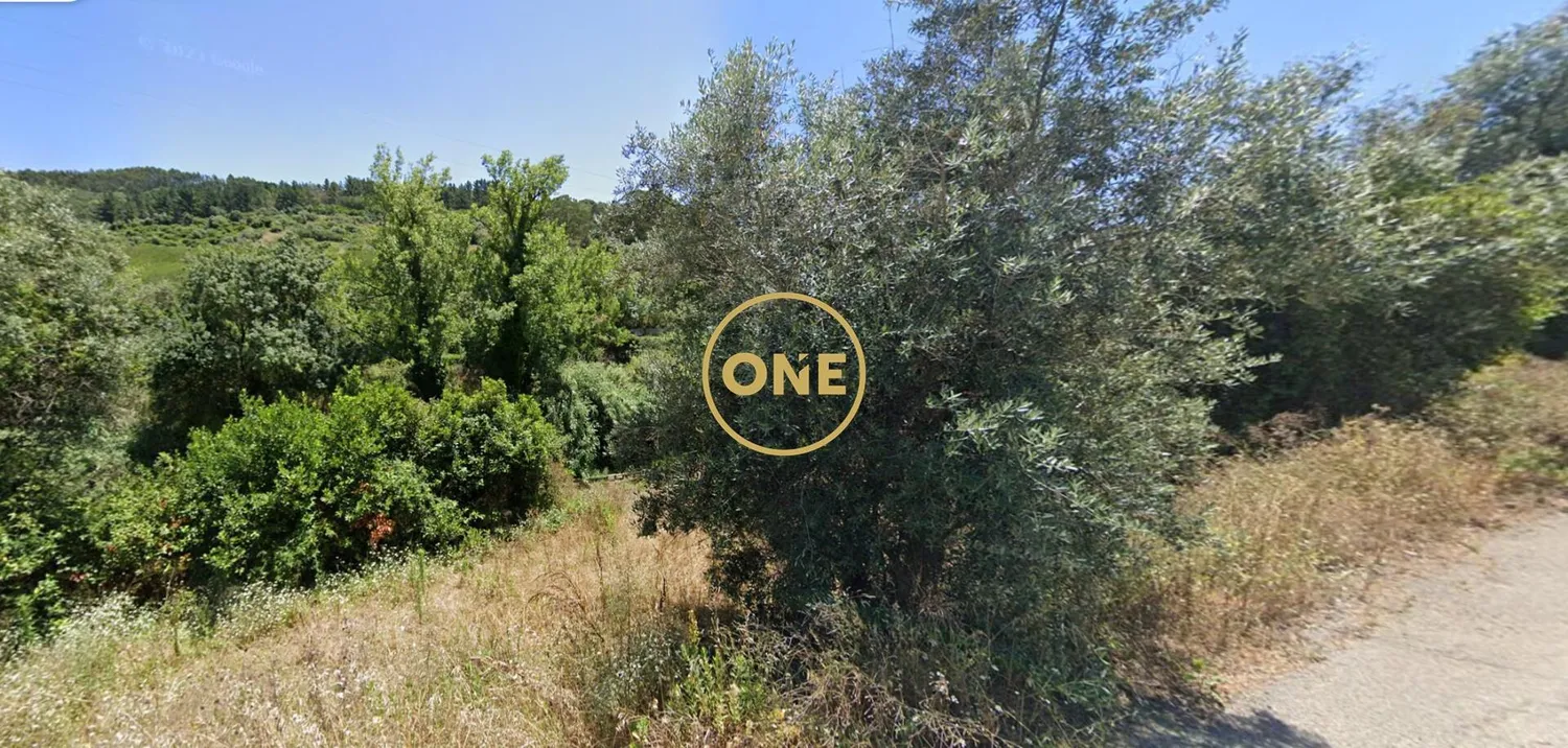 Terrain rustique de 2560m2 à Caneças
