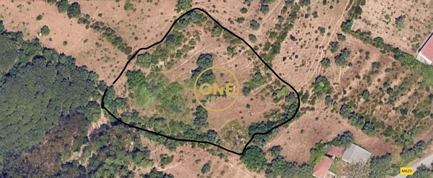Terrain rustique de 2560m2 à Caneças - 2
