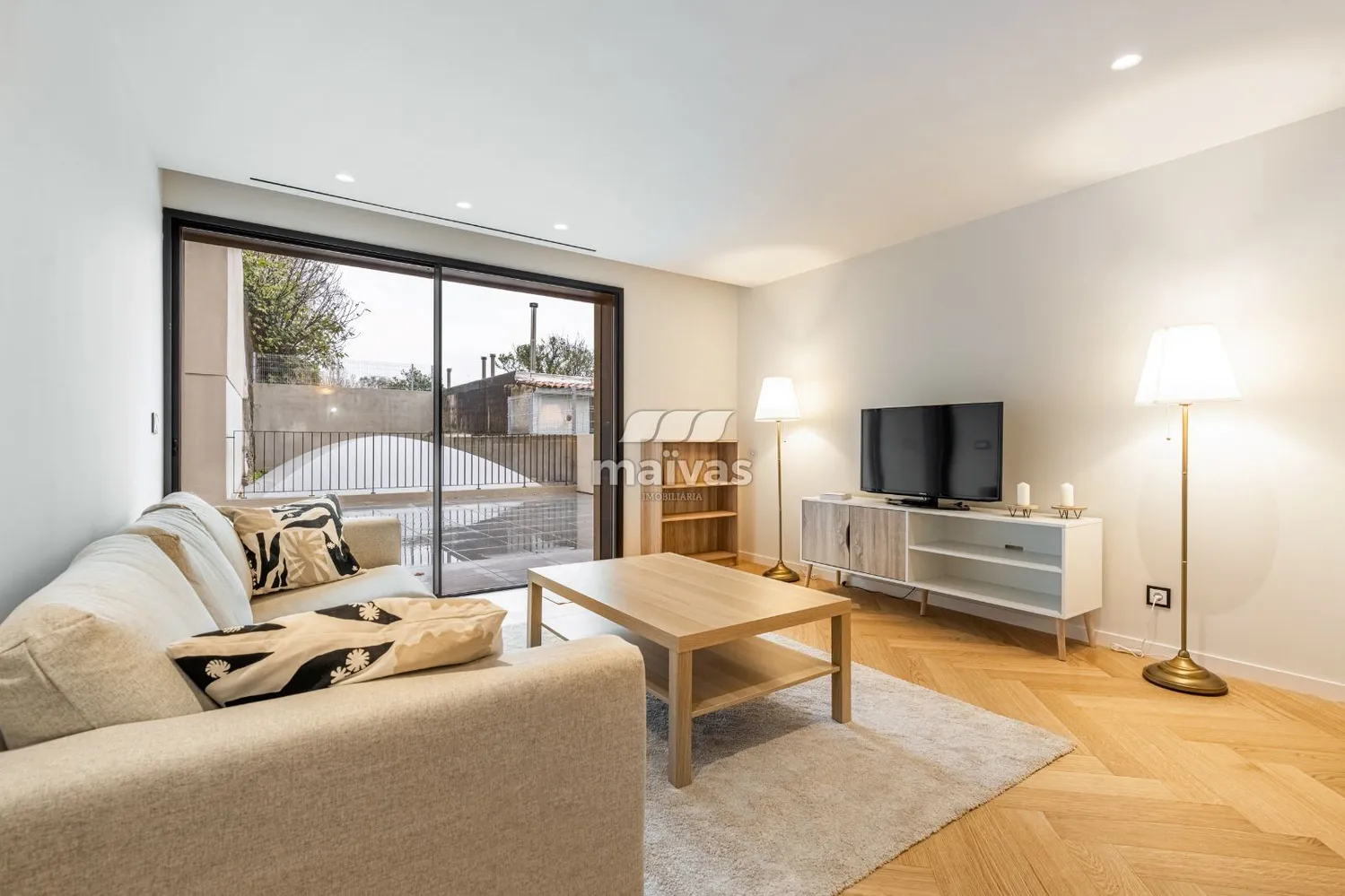 T2 com 2 Suites, Terraço de 70m² e Cozinha Bosch | Junto à Av. Central - 3