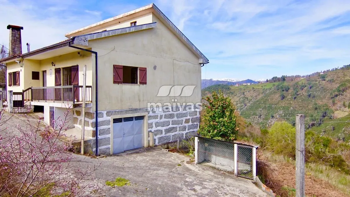 Moradia isolada T2 - 3