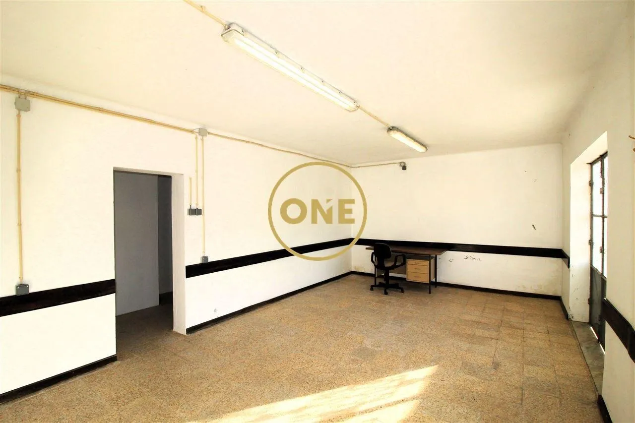 Store for Rent in Vermoim - 2