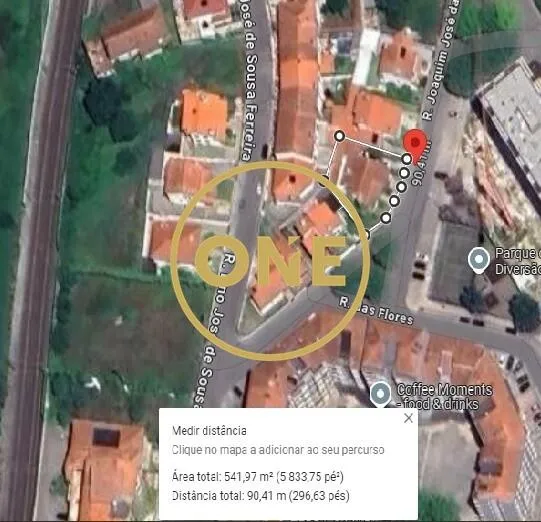Moradia T4 c sótão e piso inferior em Santo Adrião - V. N. F.