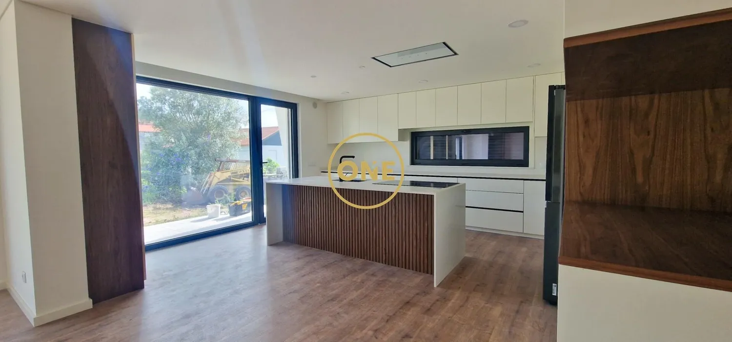 Magnifique maison neuve de plain-pied, comprenant trois chambres, dont une suite avec placard !! - 2