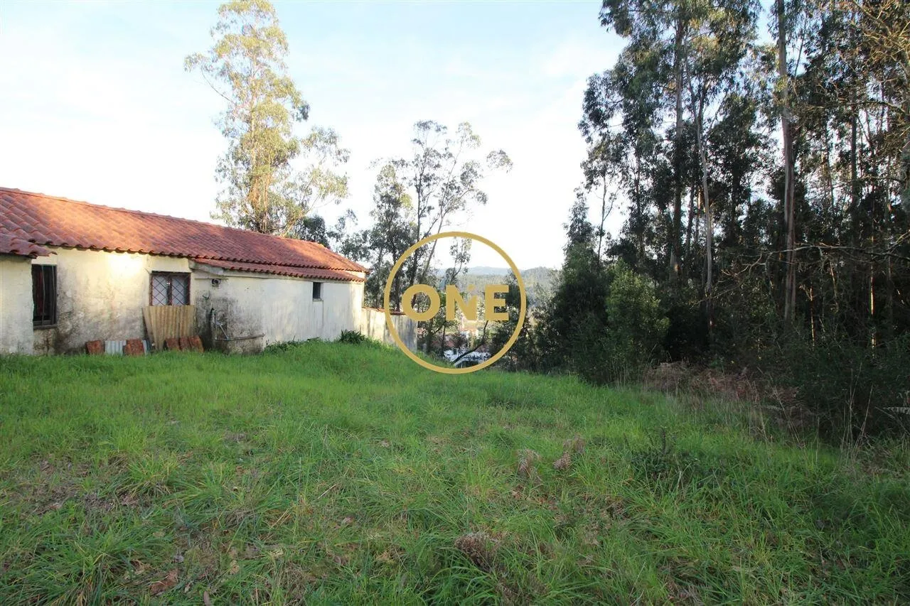 Terrain constructible avec 1400m2 de terrain à Ruilhe à vendre