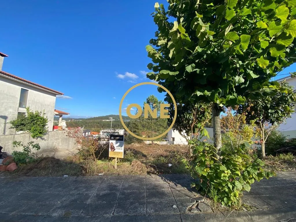 Building Land in Cavalões