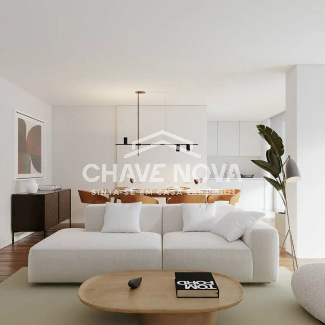 Apartamento T3 c/2 lugares de garagem + Arrumo em Arcozelo (Miramar)