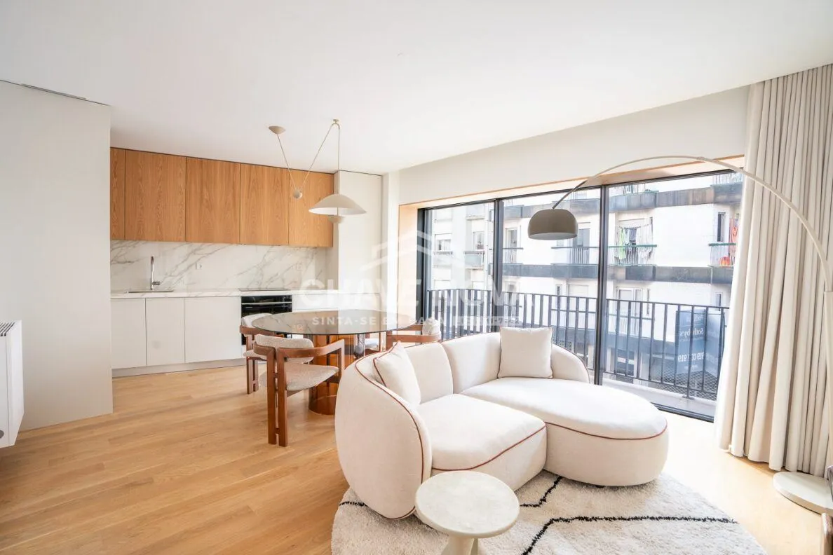 Apartamento T1 mobilado no coração do Porto – Camões 800