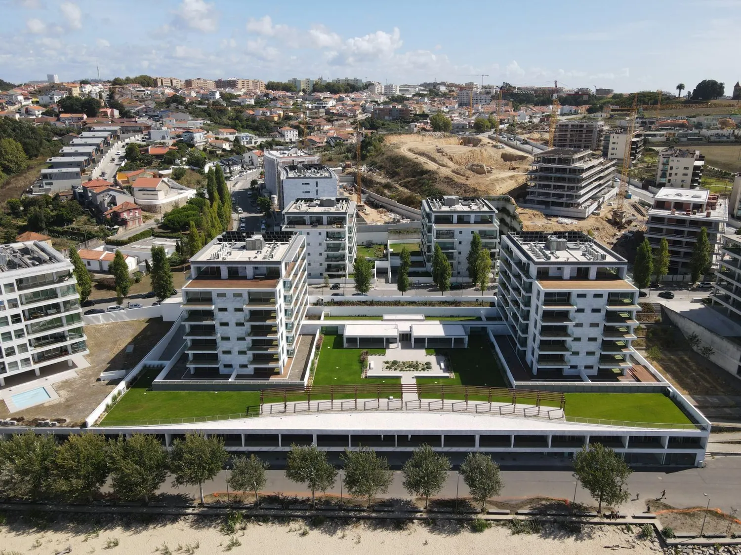 Apartamento T2 Novo c/ Vistas para a Marina e 2 Lugares de Garagem em Canidelo - 2