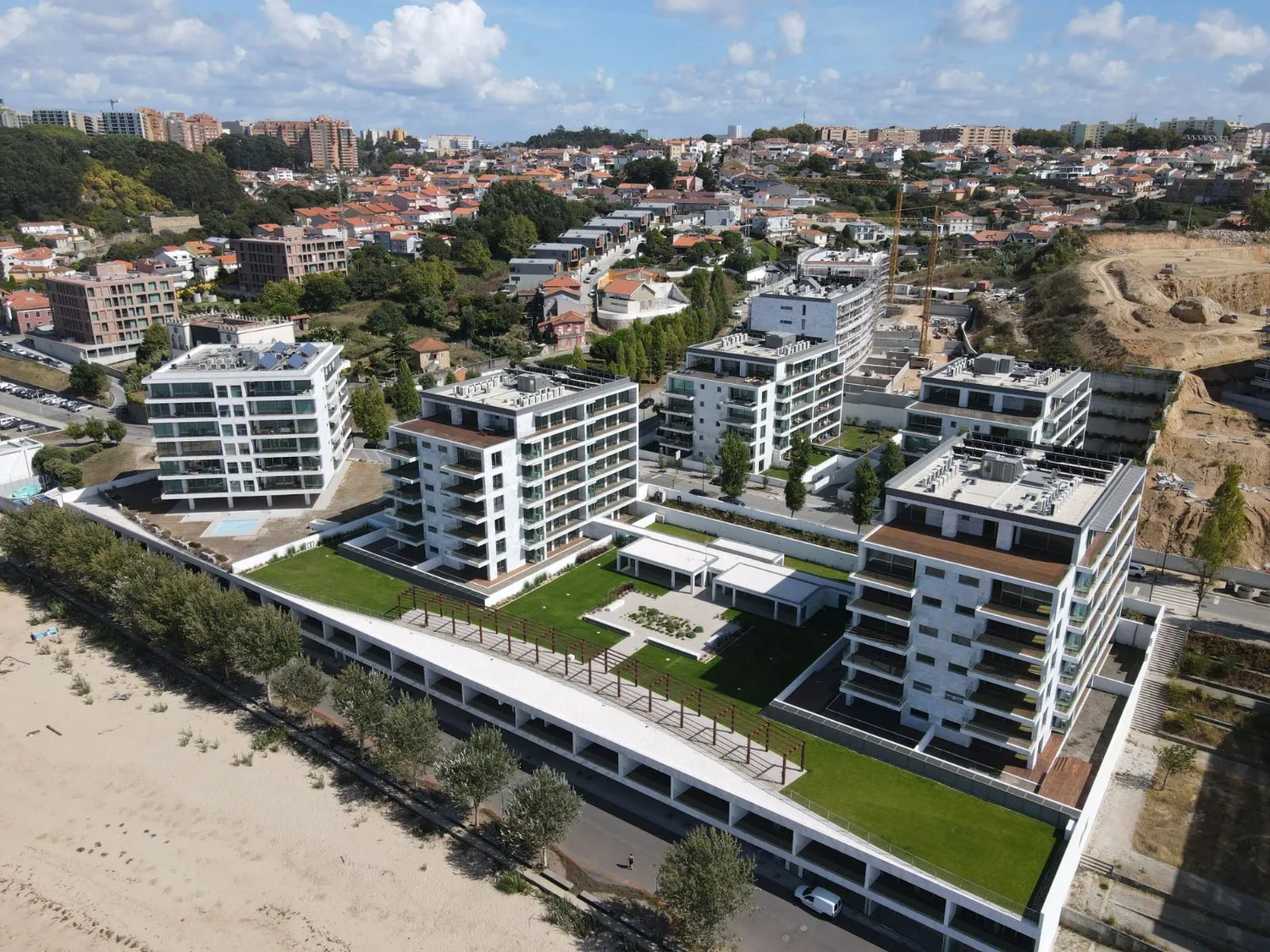 Apartamento T2 Novo c/ Vistas para a Marina e 2 Lugares de Garagem em Canidelo - 3