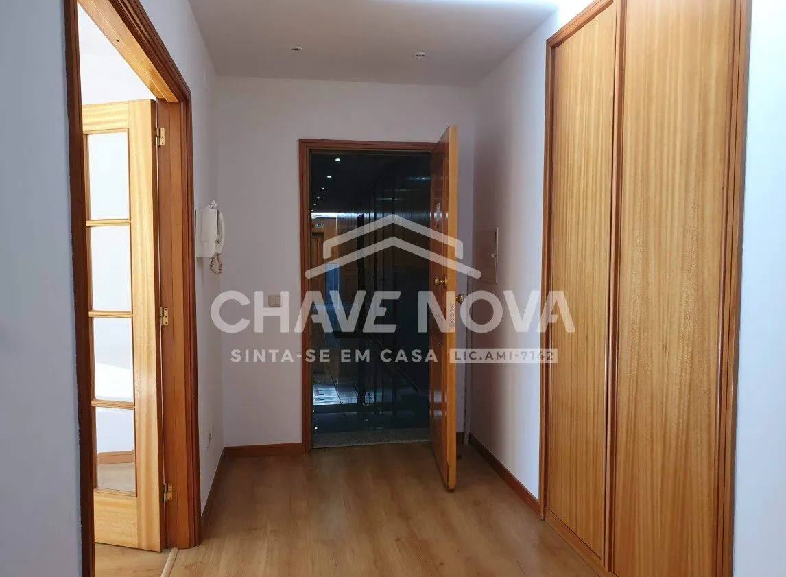 Apartamento T2 c/ Logradouro em Canelas - 2